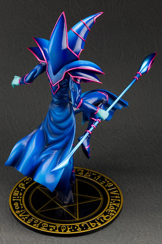 Kotobukiya ARTFX J: Yu Gi Oh Duel Monsters - Mago Oscuro Escala 1/7